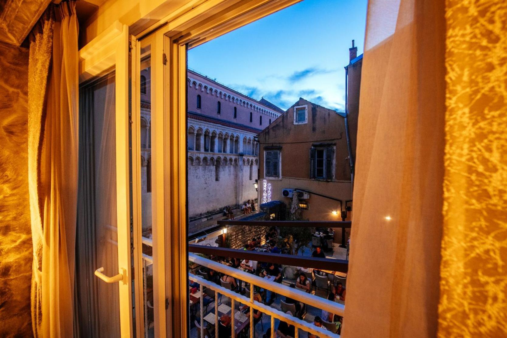 Luxury Rooms Vindemiae Zadar Ruang foto